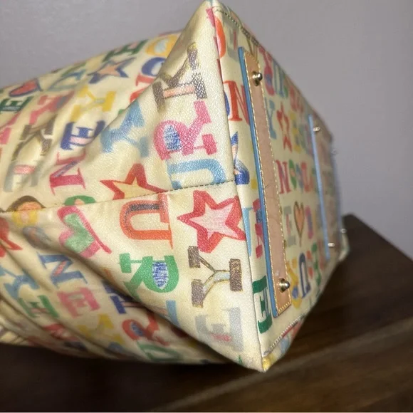 Dooney & Bourke Vintage travel bag. - Picture 10 of 16